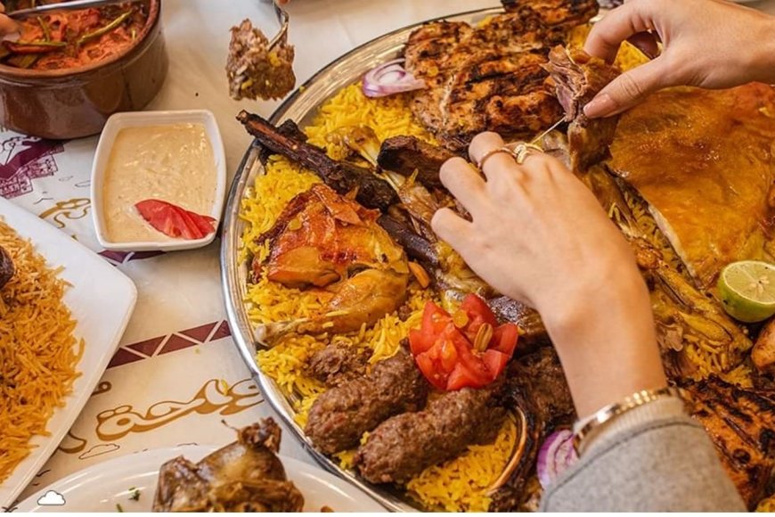 الكشف عن أكلة يمنية تحقق ربح 18 ألف ريال سعودي في اليوم الواحد