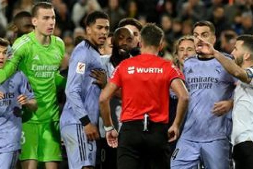 فيديو لصاحب أكبر فضيحة تحكيمية.. ثورة ريال مدريد تلتهم حكم نهائي السوبر