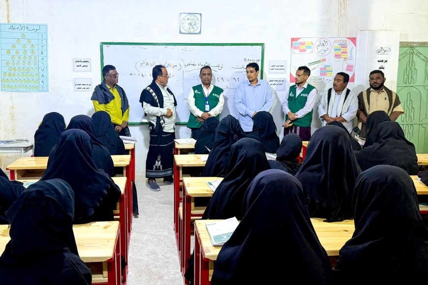 رئيس جهاز محو الأمية وفريق من مؤسسة يماني يطلعون على تنفيذ مشروع تعليمي في حضرموت والمهرة وشبوة