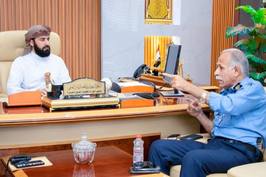 وكيل وزارة الأوقاف يلتقي مدير الجوازات بعدن ويشدد على تسهيل إجراءات الحج لجميع المواطنين في مختلف المحافظات