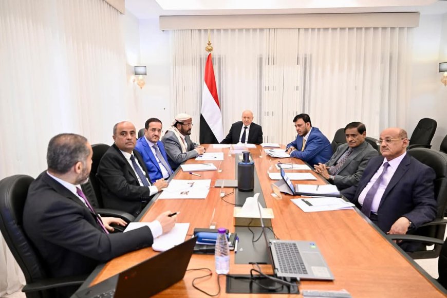 مجلس القيادة الرئاسي يجتمع برئيس مجلس الوزراء 