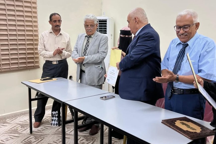 & بمناسبة عيد العمال...وزير الخدمة المدنية والتأمينات يكرم عدد من موظفي الوزارة والمؤسسات والهيئات التابعة للوزارة