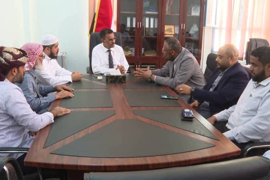 الأمين العام لمحلي حضرموت يشيد بالعمل الإنساني الرائد لمؤسسة البصر في مجال طب العيون