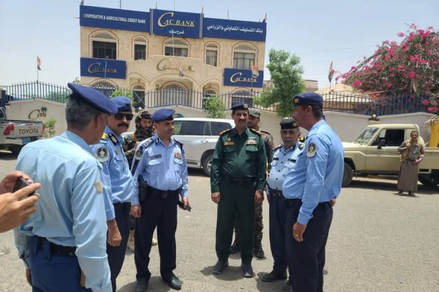 اللواء بامشموس يدعو إلى تضافر الجهود لتحقيق السلامة المرورية في مأرب