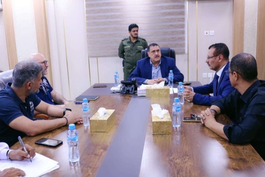 مدير أمن العاصمة عدن يبحث مع وفد من الإنتربول تعزيز التعاون الأمني ودعم الاستقرار