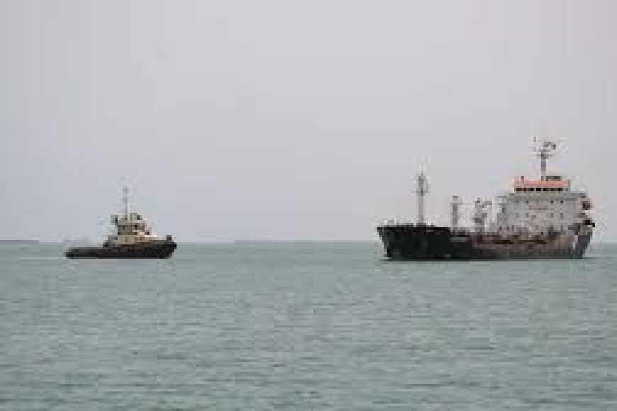 الحوثيون يمنعون مغادرة أربع سفن بضائع من ميناء الحديدة