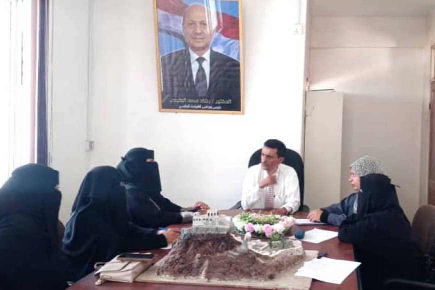مدير عام &quot;القاهرة&quot; يناقش مع عدد من الناشطات قضايا الخدمات والعمل المجتمعي