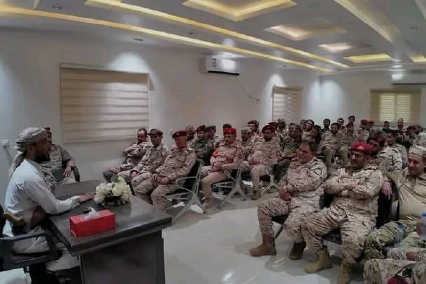 اللواء رداد الهاشمي يعقد لقاءً موسعًا مع قادة الألوية والكتائب في محوري البقع وكتاف لتعزيز التنسيق ورفع الجاهزية