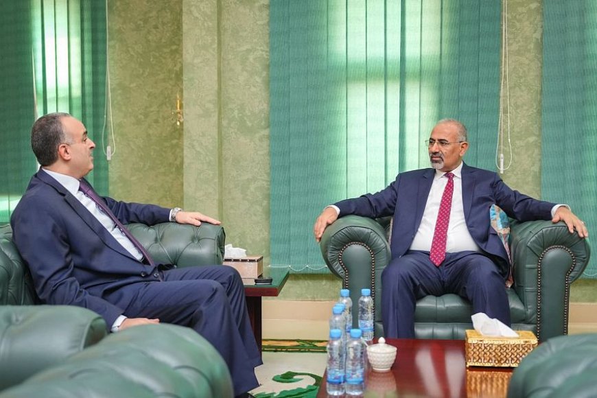 اللواء الزُبيدي يشدد على ضبط العملية الإيرادية وتوريد الموارد إلى البنك المركزي