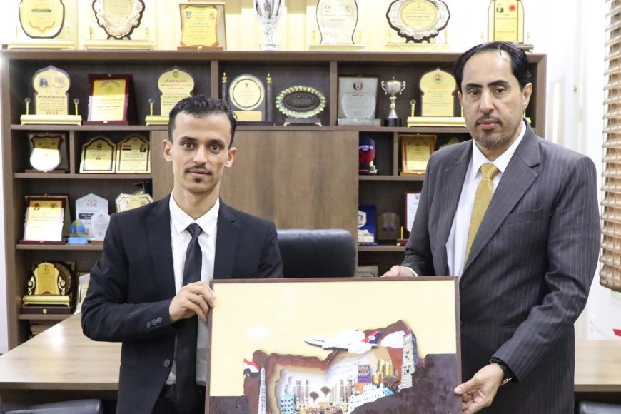الوزير البكري يستقبل الخطاط الحساني ويثني على موهبته