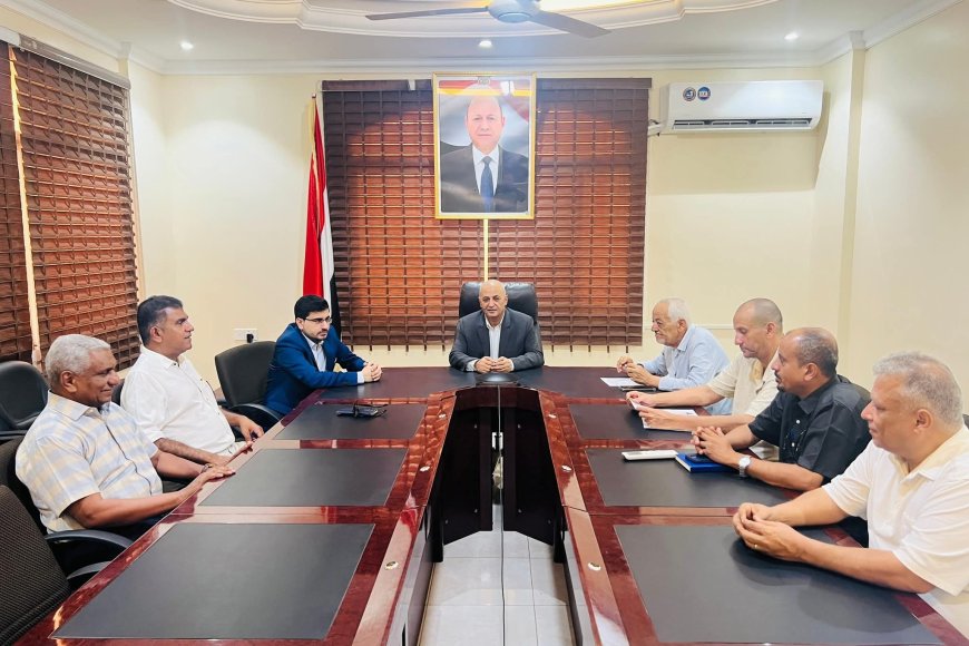وزير المياه يوقع اتفاقية مشروع تعزيز خدمات المياه والصرف الصحي ويلتقي وفد الصليب الأحمر