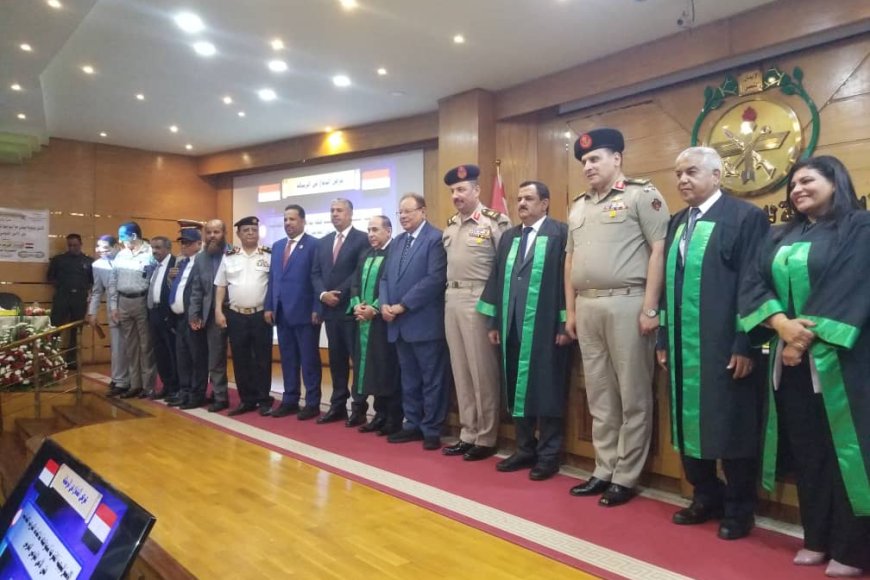 العميد الوحيشي يُبارك لوزير الدفاع نيله درجة الدكتوراه من الأكاديمية العسكرية للدراسات العليا في مصر