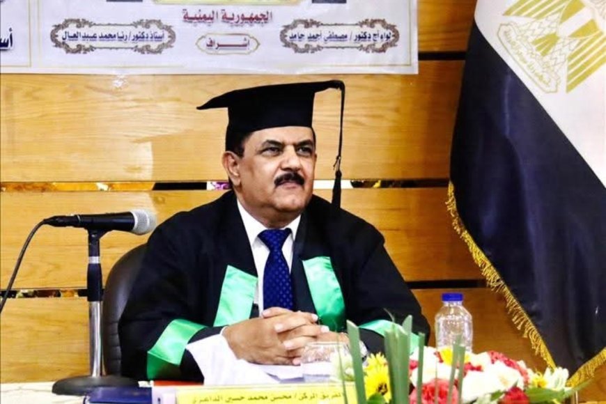 ضباط الدفعة 12 كلية عسكرية بعدن يهنئون وزير الدفاع الداعري لنيله شهادة الدكتوراة بامتياز
