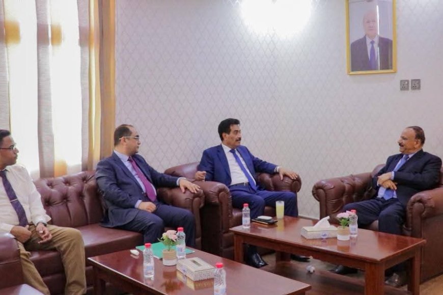 وزير النقل يلتقي سفير بلادنا لدى إندونيسيا ويبحث مع محافظ سقطرى أوضاع قطاعات النقل بالمحافظة