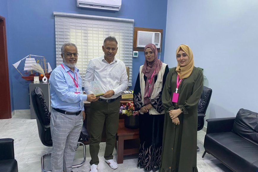 المؤسسة الوطنية لمكافحة السرطان بعدن تكرم مأمور مديرية المعلا تقديرًا لجهوده في دعم مرضى السرطان