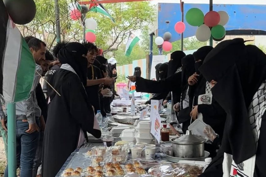 طالبات السكن الجامعي ينظمن البازار الأول دعماً لأبناء غزة
