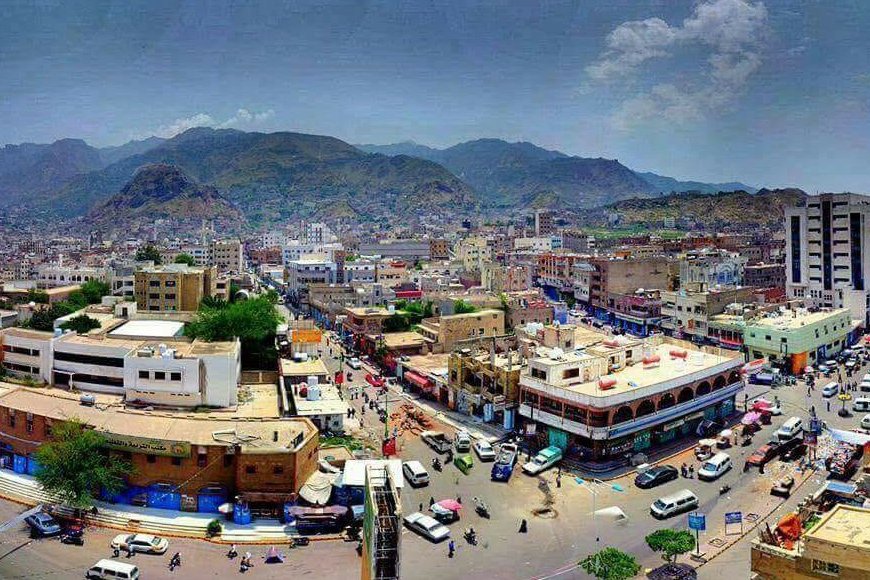 اعتداء مسلح على لجنة ضبط تابعة لمكتب الصناعة في تعز ومصادرة محاضر رسمية تحت التهديد