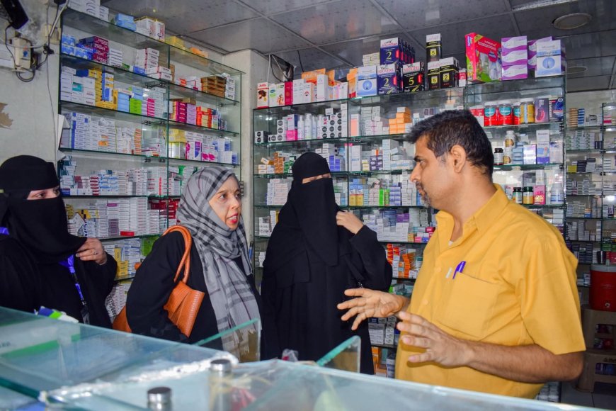 عدن.. مكتب صحة صيرة ينفذ حملة ميدانية لضبط أسعار الأدوية في الصيدليات 
