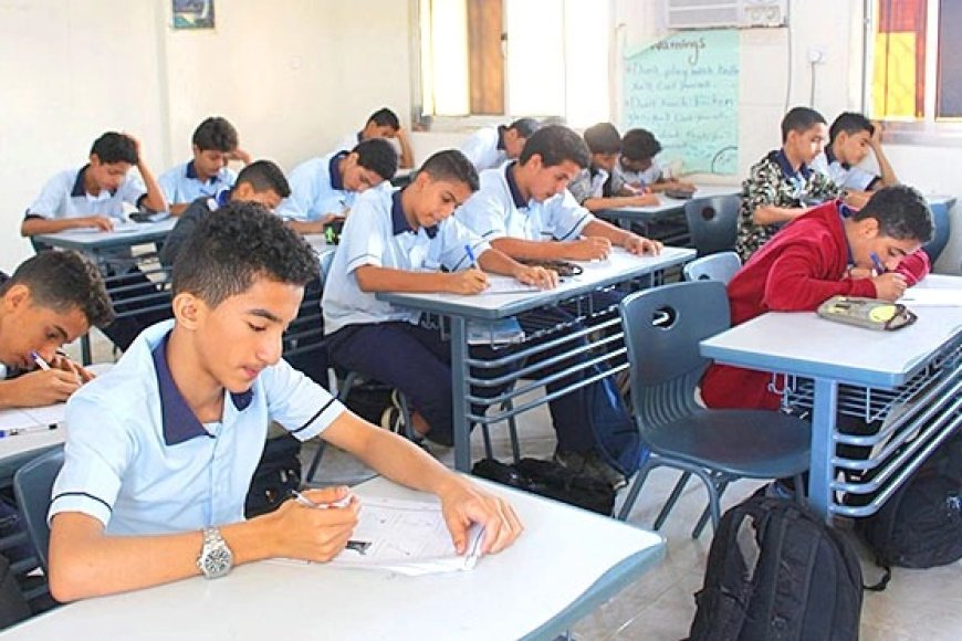 أولياء أمور بعدن يشكون ارتفاع رسوم المدارس الخاصة رغم تحسن العملة
