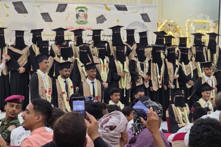 بدعم الشاب &quot;باقس&quot;.. الاحتفاء بتخرج دفعة الشهيد القائد عبداللطيف السيد من جامعة أبين