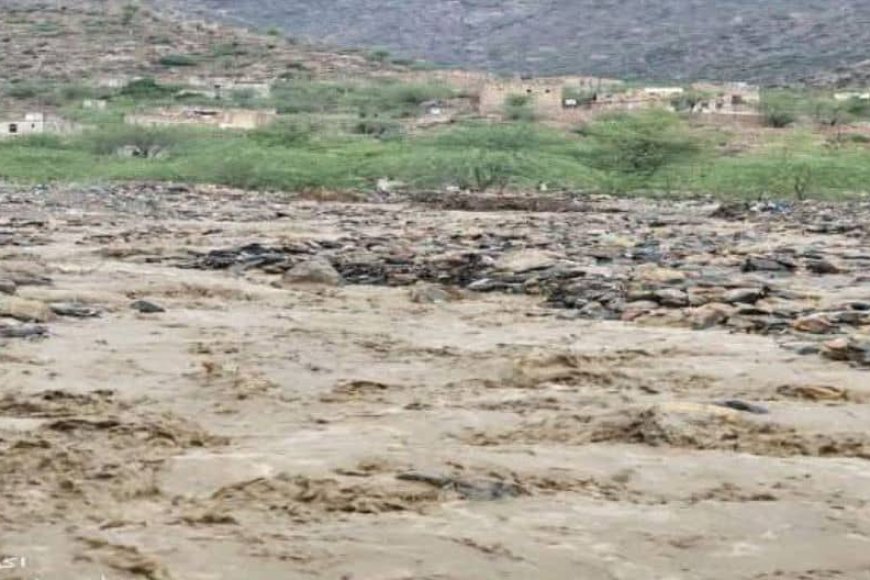 سيول جارفة تعزل تعز عن عدن: طريق هيجة العبد والمقاطرة في قبضة الفيضانات