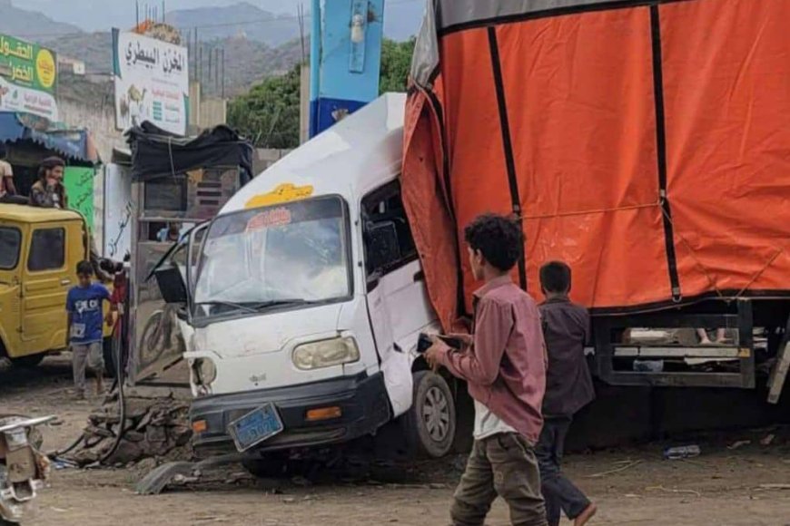 تعز .حادث مروري بسوق الأحد في المواسط يخلف إصابات بين المواطنين