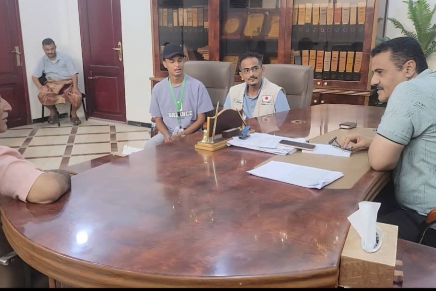 مدير عام المنصورة يشيد بتدخلات الجمعية اليمنية للصحة الإنجابية بالمديرية