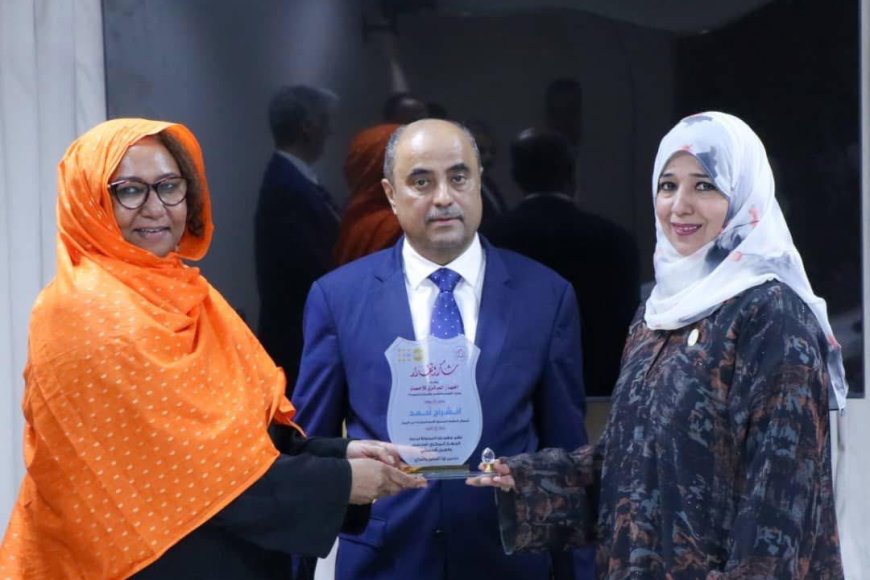 على هامش الاحتفال باليوم الوطني للسكان وبحضور رئيس الوزراء.. الجهاز المركزي للإحصاء يكرّم الممثل المقيم لصندوق الأمم المتحدة للسكان بانتهاء فترة عملها