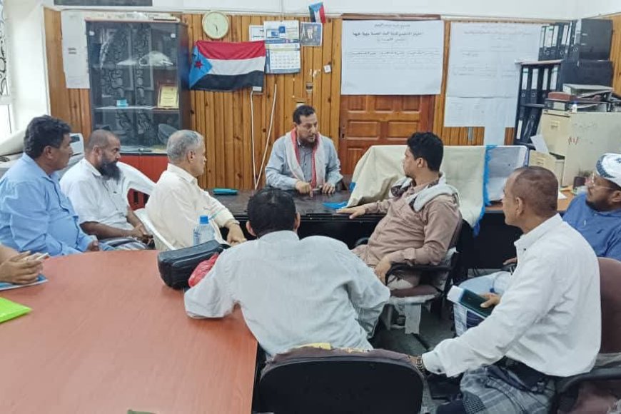 تحت إشراف وكيل العاصمة لشؤون المديريات..انعقاد دائم للجنة الطوارئ في البريقة وجهود مستمرة للحد من آثار المنخفض الجوي وتداعياته