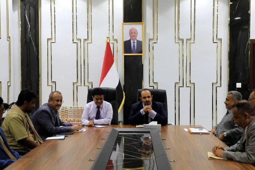 محافظ حضرموت ووزير النفط يناقشان الوضع التمويني للمشتقات النفطية بالمحافظة
