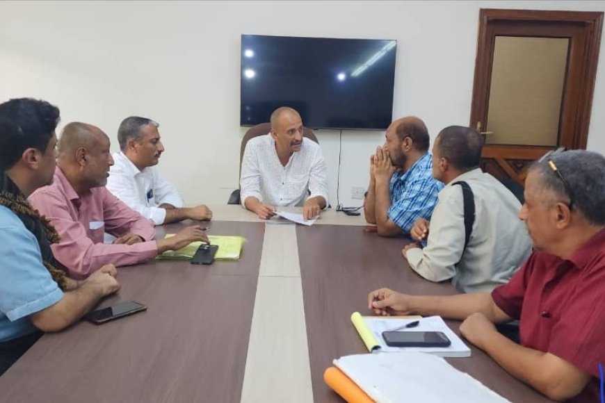 باخبيرة يناقش مع ممثلي منطقة الممدارة إمكانية إدخال عدادات المياه وتطوير شبكة الصرف الصحي