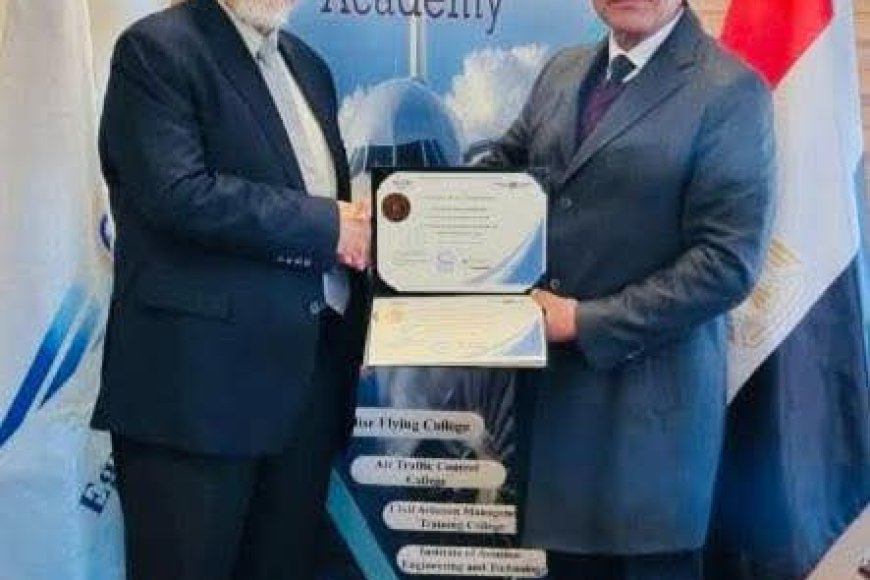 تهنئة خاصة من رئيس جامعة عدن للدكتور رمزي عليوه بمناسبة حصوله على دبلوم طب الطيران