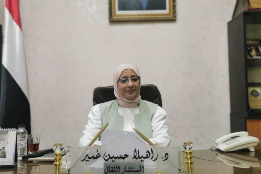 عميد كلية الآداب عدن يهنئ الدكتورة راهيلا عمير بمناسبة نيلها لقب الأستاذية