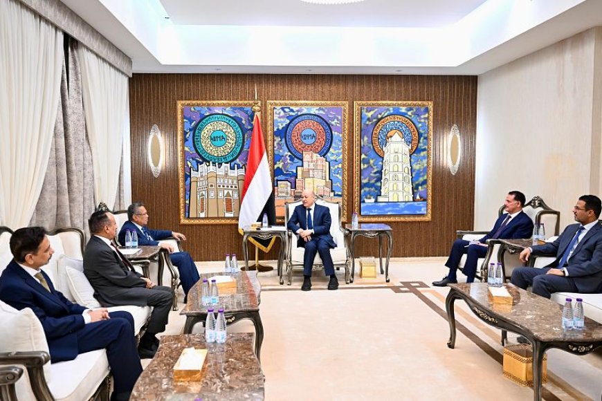 الرئيس العليمي يلتقي هيئة رئاسة مجلس الشورى ويؤكد المضي قدما في عملية الإصلاحات الاقتصادية 