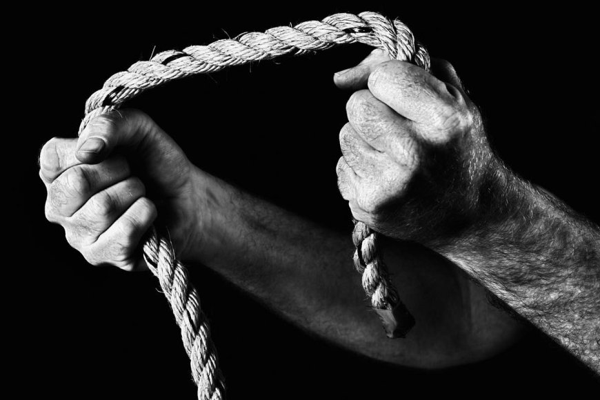 في بلد عربي .. اب يقتل أطفاله ثم ينتحر  ( صورة )