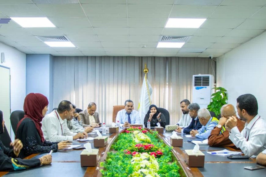 اجتماع في مطار عدن الدولي يناقش تعزيز الخدمات الأرضية والالتزام بالمعايير الدولية
