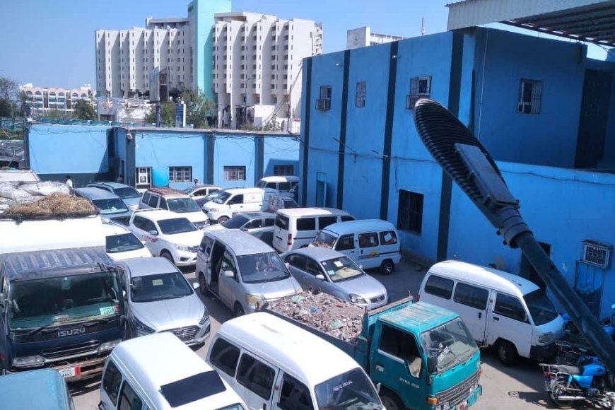 شرطة السير بعدن تدشّن حملة صارمة ضد المركبات المخالفة ضمن حملة شرطة السير الجديدة.