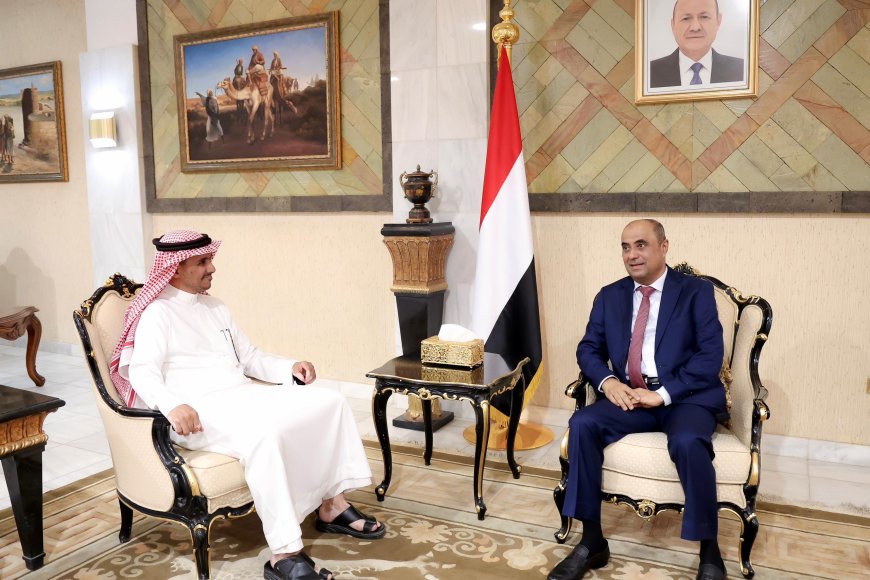 رئيس الوزراء في حوار مع &quot;الشرق الأوسط&quot;: العملة لا تتحسن بالشعارات بل بالقرارات الصعبة والانضباط المالي