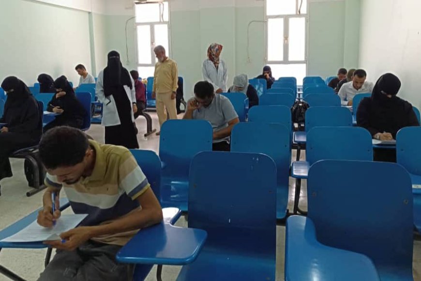 كلية الصيدلة بجامعة عدن تدشن امتحان القبول لطلاب الماجستير للعام الجامعي الجديد 