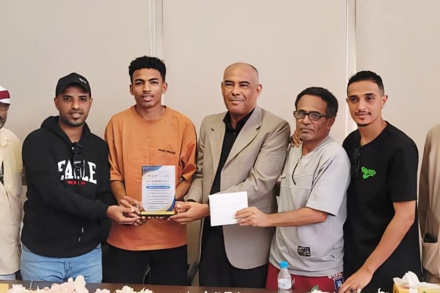 الهيئة تكرم لاعب المنتخب الوطني &quot;الهندي&quot; وتقر إقامة بطولة كروية لموظفي مطار سيئون