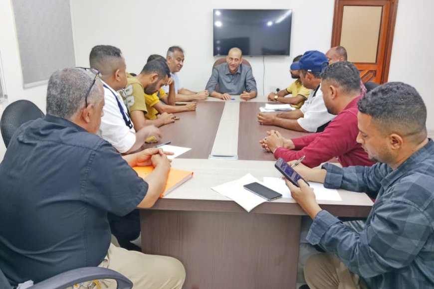 مدير مياه عدن يناقش مع مدير المعلا سُبل تحسين خدمات المياه