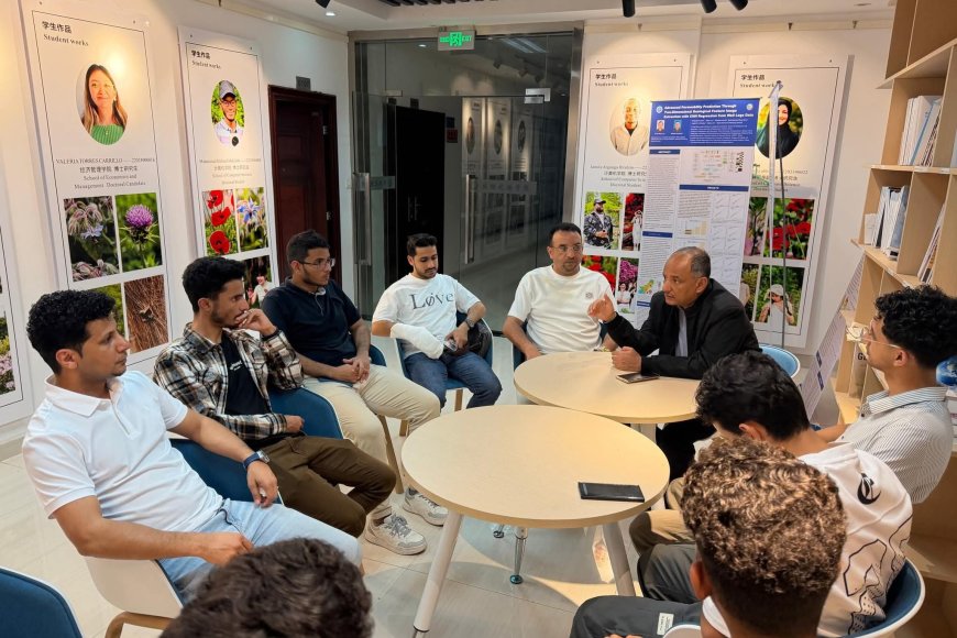 المستشار الأحمدي يزور الطلاب اليمنيين الجدد في ووهان ويؤكد: &quot;الملحقية بيتكم الثاني&quot;