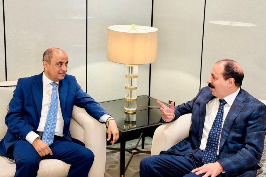 رئيس الوزراء يلتقي رئيس مجلس إدارة شركة كمران ويناقش تداعيات العقوبات الأمريكية على الكيان الواقع تحت سيطرة الحوثيين
