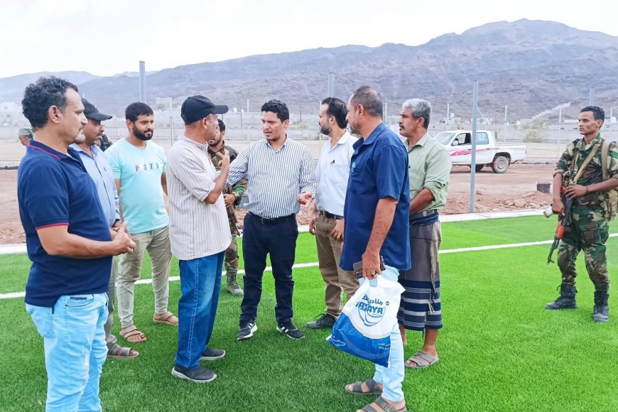 مدير عام البريقة يتفقد مشروع تسييج معلب نادي الجزيرة في صلاح الدين