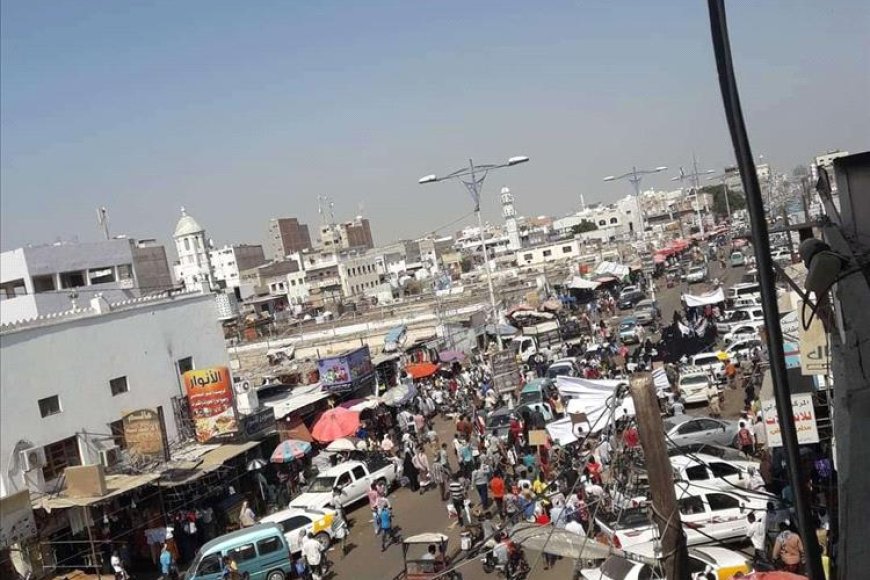 ماذا حدث... فتاة بعدن تقفز من الباص هربًا من سائقها والشرطة تتدخل!