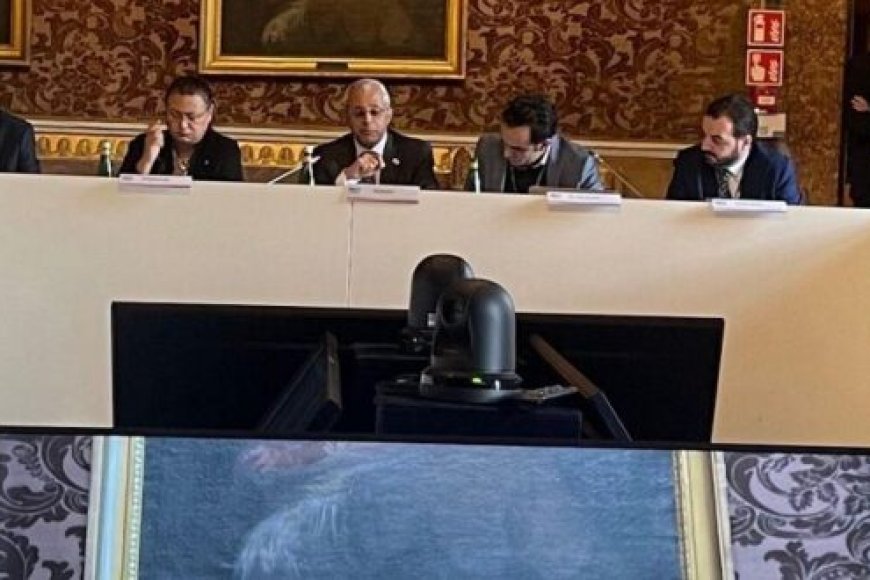 نائب وزير الخارجية مصطفى نعمان... يدعو إلى دعم الحكومة اليمنية لحماية الملاحة في البحر الأحمر