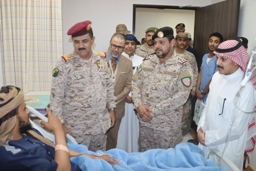 وزير الدفاع يزور العميد رزيق للاطمئنان على صحته ويشيد بأدواره البطولية