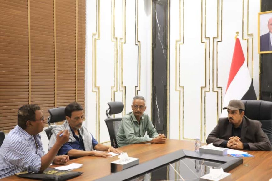 محافظ حضرموت يؤكد دعم المشاريع التنموية خلال لقائه بوفد غيل باوزير