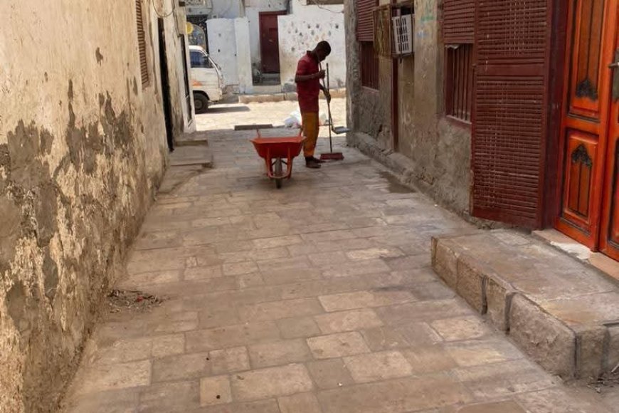 تواصل حملة النظافة الشاملة في مديرية صيرة بعدن