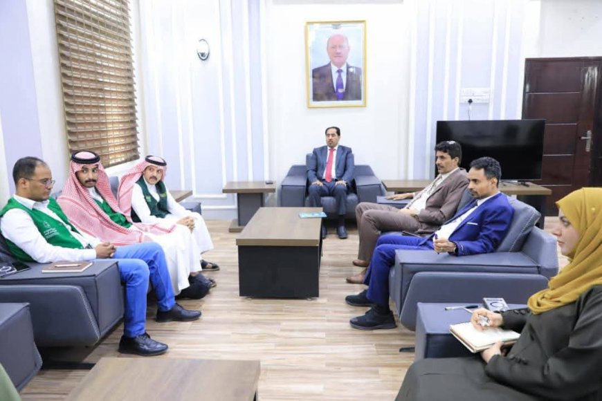 تأهيل ملعب 22 مايو في عدن: وزير الشباب والرياضة يناقش مع البرنامج السعودي خطط الدعم والتطوير
